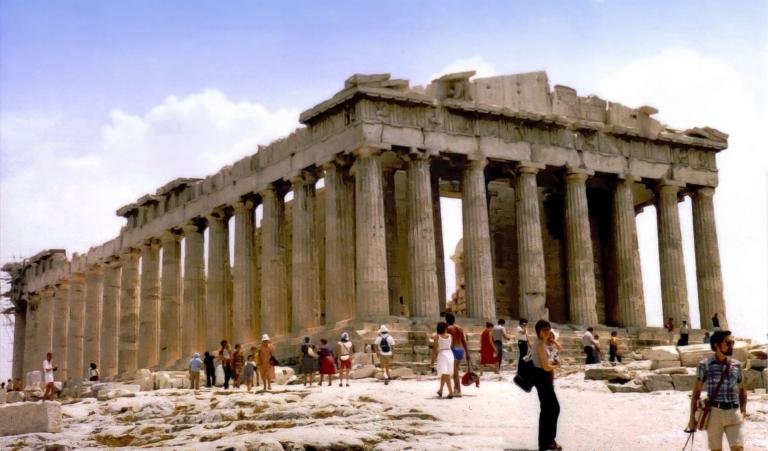 La norma nella bozza della UE sulla restituzione di beni culturali, in realtà, non riguarda i marmi del Partenone