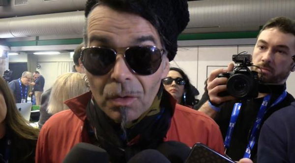 Piero Pelù prenota un posto sul podio di Sanremo: «Io la vivo come un gioco, ma sono contento di come sta andando»