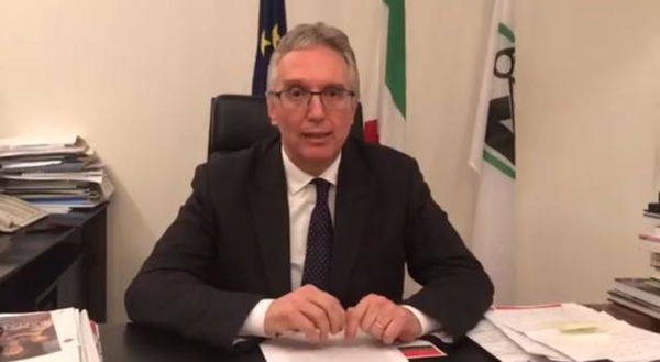 Il braccio di ferro della Regione Marche che ‘disobbedisce’ al governo e chiude le scuole 