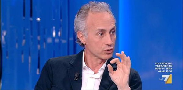 Travaglio spiega che il M5S «migliora la specie predata»