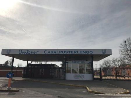 Coronavirus, i timori dei lavoratori Unilever: «Questo è andato in giro per la fabbrica, perché dobbiamo entrare qui dentro?» article-post