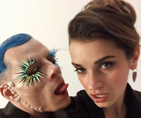 Cosa pensa la compagna di Boss Doms del bacio tra lui e Achille Lauro a Sanremo article-post