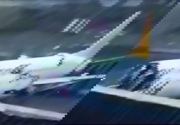 L’aereo turco che si è spezzato in tre parti, nessun morto tra i 177 passeggeri