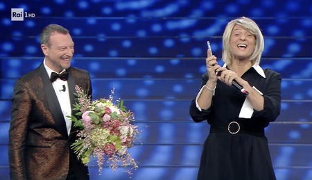 Fiorello apre con una gag su Maria De Filippi a Sanremo 2020 | VIDEO article-post