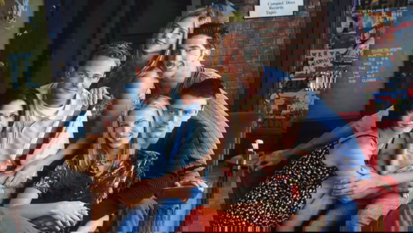 Friends contro il coronavirus, dona e vinci il set della reunion