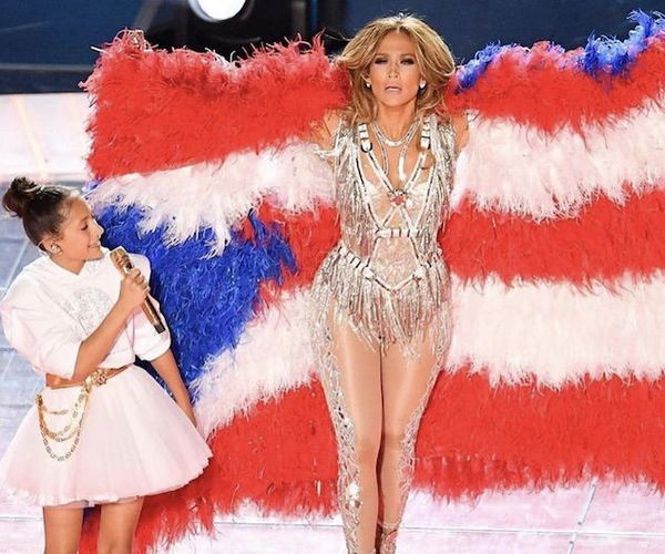 Il duetto tra Jennifer Lopez e la figlia durante l’intervallo del Superbowl