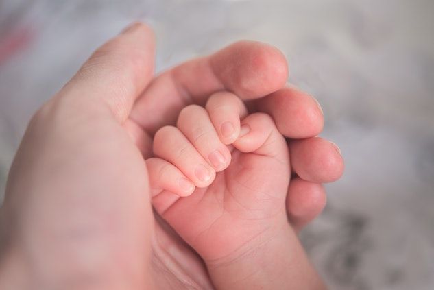 Donna positiva al coronavirus partorisce: il piccolo è negativo article-post
