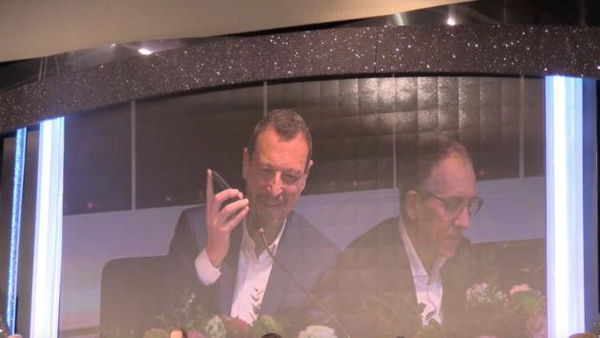 Benigni chiama Amadeus al telefono: «Stanotte non ho dormito, sei il più grande conduttore» | VIDEO