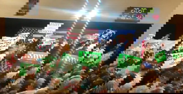 Dopo Buttigieg, lascia anche Klobouchar: i democratici provano a spingere Biden contro Sanders