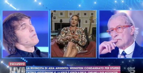 Caso Weinstein, Asia Argento e il dito medio a Claudia Gerini: «Eravamo amiche, ce l’ho molto con lei»
