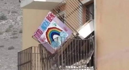 La bufala del balcone crollato con la striscione ‘Andrà tutto bene’ article-post