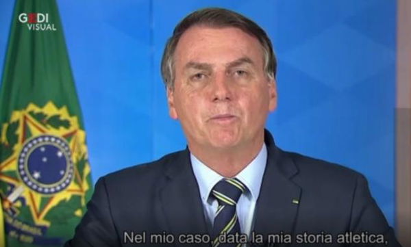 Bolsonaro dice di non essere preoccupato dal Coronavirus perché lui è stato un atleta | VIDEO