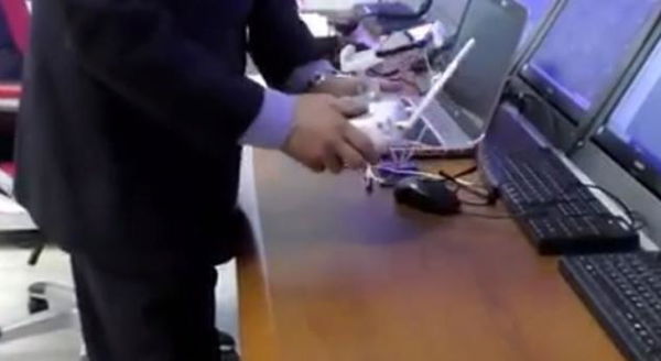 Il sindaco di Messina annuncia droni che, con la sua voce, diranno: «Dove ca**o vai, torna a casa» | VIDEO