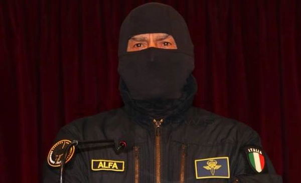 Sentivamo davvero il bisogno del parere militarista del comandante Alfa sul coronavirus?