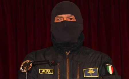 Sentivamo davvero il bisogno del parere militarista del comandante Alfa sul coronavirus? article-post