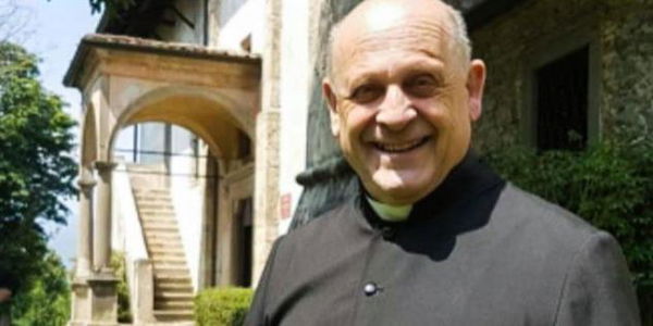 La storia di Don Giuseppe Berardelli, il prete morto dopo aver rinunciato a un respiratore per donarlo a un giovane non era vera