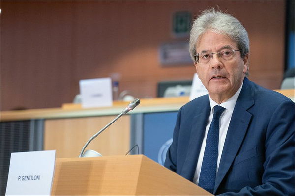 Gentiloni “boccia” i Coronabond: «Al momento ipotesi irrealizzabile»