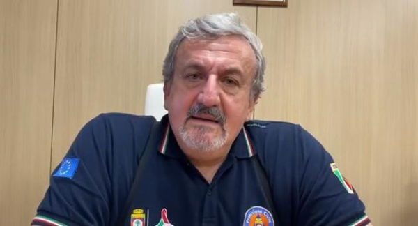 Michele Emiliano chiede ai pugliesi che stanno tornando al Sud di tornare indietro: «State portando il virus ai vostri cari»