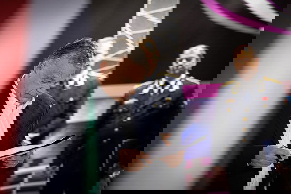 Il Parlamento ungherese ha dato ‘pieni poteri’ al premier Viktor Orbán