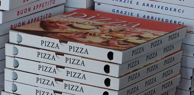 La stretta delle Regione Campania: stop alle pizze a domicilio e al cibo d’asporto