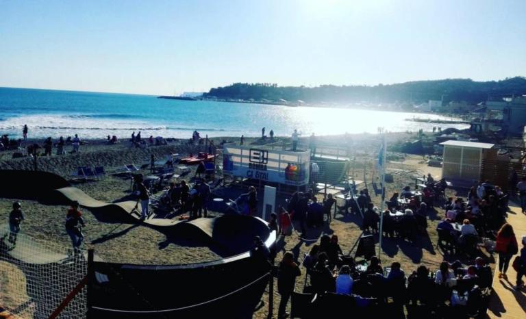 Nonostante il Coronvirus, le spiagge della Riviera Ligure sono affollate