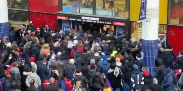 La Francia come l’Italia: non solo le stesse misure, anche gli stessi assalti ai supermercati | VIDEO