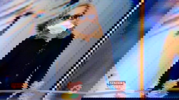 Coronavirus, Barbara Palombelli spiega come fare una mascherina in casa | Video