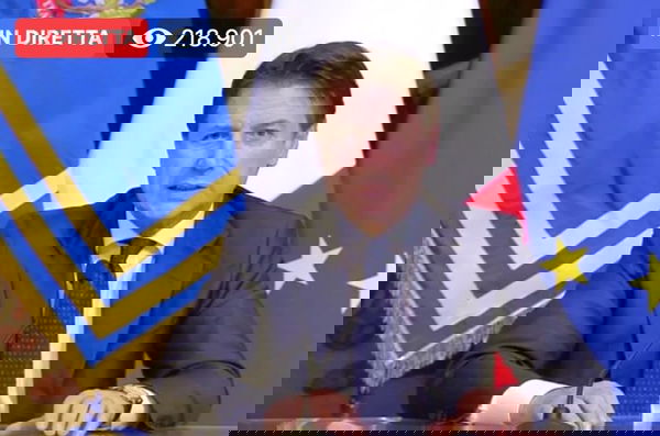 Giuseppe Conte annuncia la chiusura di ogni fabbrica, tranne quelle strategiche