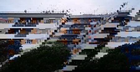 C’è un’Italia che canta l’Inno di Mameli ai balconi, ma i morti per coronavirus in un giorno sono 250 article-post