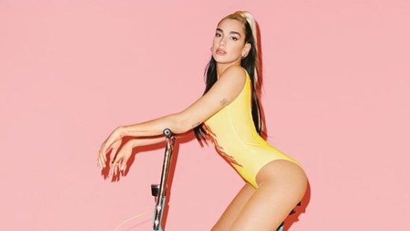 Dua Lipa, nuova versione di “Physical” per allenarsi a casa | Video