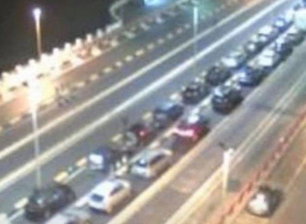 Ma se la Calabria è chiusa in entrata e in uscita, come hanno fatto tutte quelle macchine a raggiungere lo Stretto?