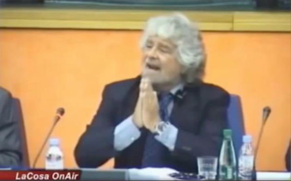 La versione di Beppe Grillo sull”aggressione’ al giornalista di Rete4
