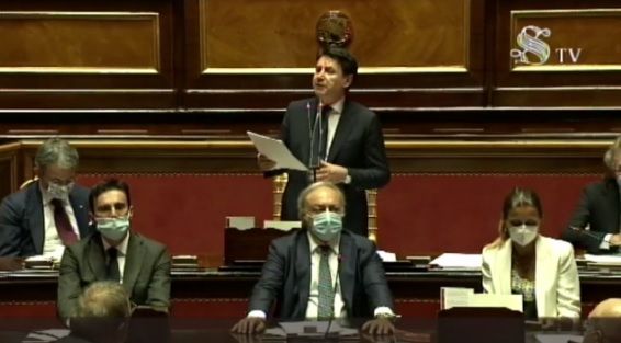 Conte al Senato: «Se nelle prossime due settimane la curva calerà, ci saranno ulteriori allentamenti»