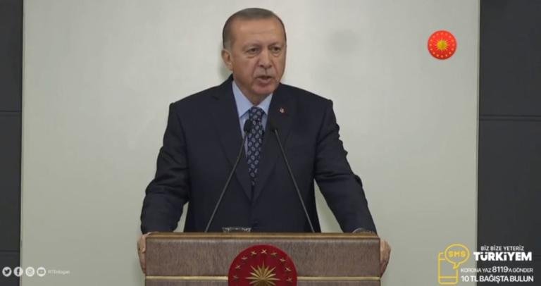 Erdogan ha ordinato il coprifuoco in Turchia, ma solo per gli under 20 (e gli over 65)