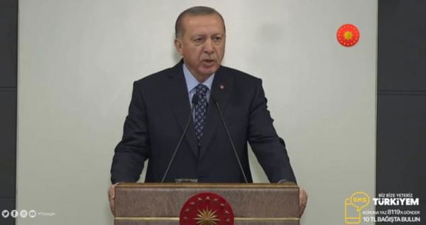 Erdogan ha ordinato il coprifuoco in Turchia, ma solo per gli under 20 (e gli over 65)
