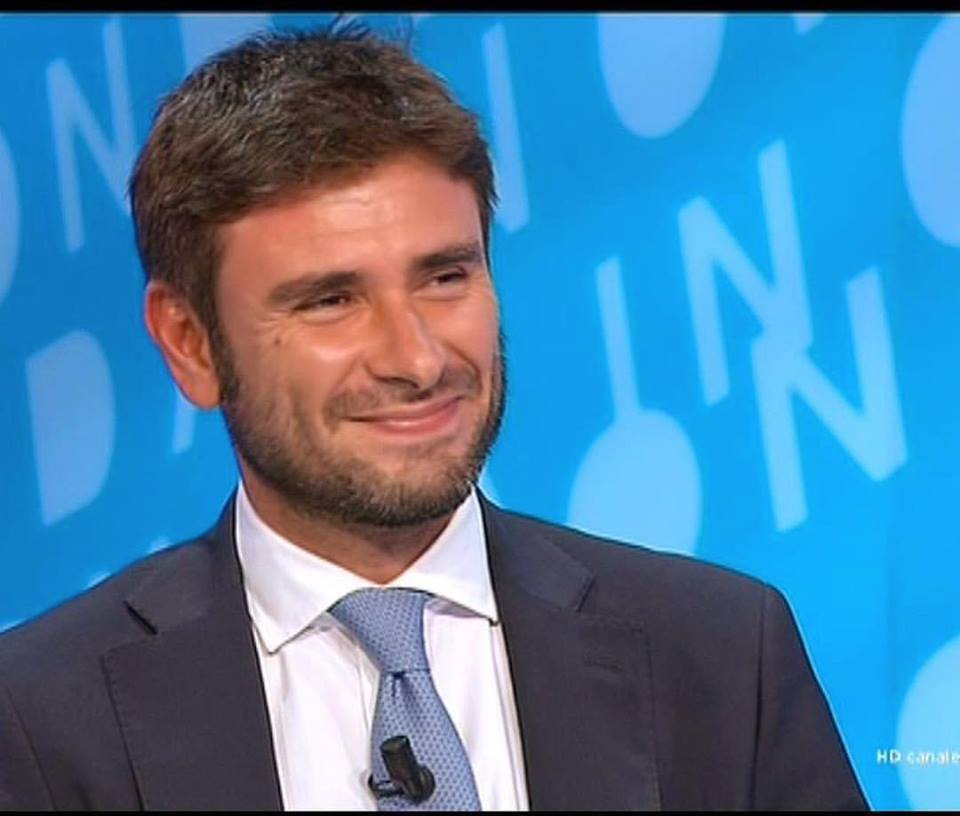 “Uno sciacallo”: così un appello di Di Battista sta spaccando l’M5S article-post
