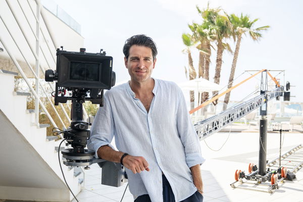 7 ore per farti innamorare,  Giampaolo Morelli racconta il suo primo film: “Un debutto strano, ma penso ridere con una commedia possa dare una parvenza di normalità” | Video