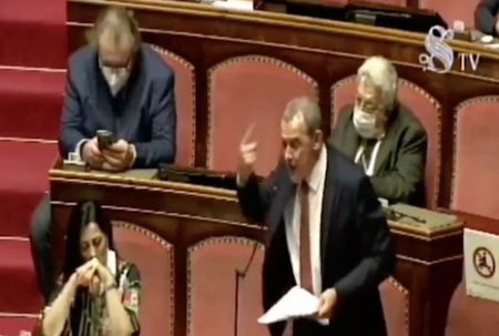 Il senatore M5S Licheri dice la soluzione non sta nei vaccini, ma nel vivere rispettando gli equilibri del pianeta article-post
