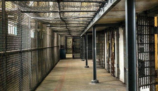 Cosa c’è di vero (e cosa c’è di falso) nella storia dei mafiosi ai domiciliari per ‘colpa del Cura Italia’