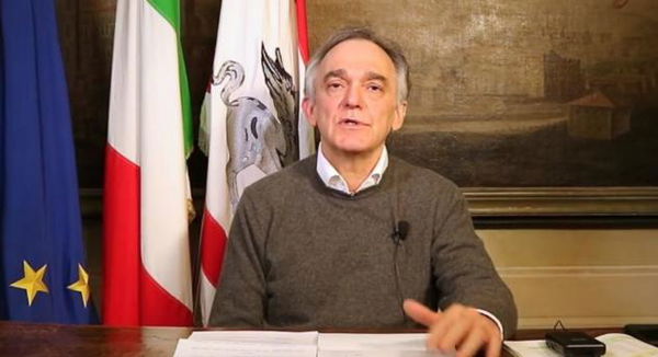 Le mascherine diventano obbligatorie anche in Toscana, ma solo dopo che i comuni le avranno distribuite