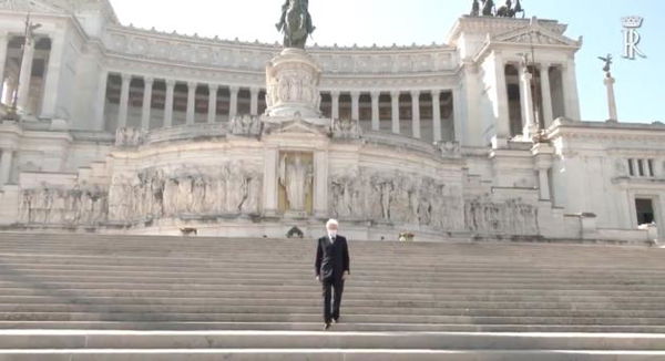 Mattarella sul 25 aprile: «Ai familiari delle vittime Covid, partecipazione al lutto della comunità nazionale»