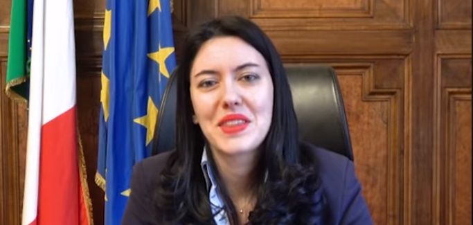Le Azzolina si alza e se ne va nel bel mezzo di una conferenza con le Regioni article-post