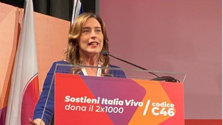 La proposta Maria Elena Boschi: 500 euro a chi sceglie di fare le vacanze in Italia