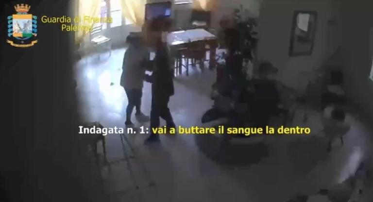 I maltrattamenti nella casa di riposo di Palermo: «Vai a buttare il sangue più in là»