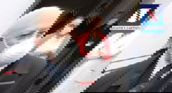 De Luca chiarisce: «In Campania, jogging vietato: si può solo passeggiare»