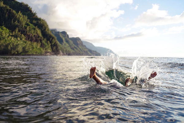 Il via libera per fare il bagno in mare, laghi e fiumi senza fare «significativi spostamenti»