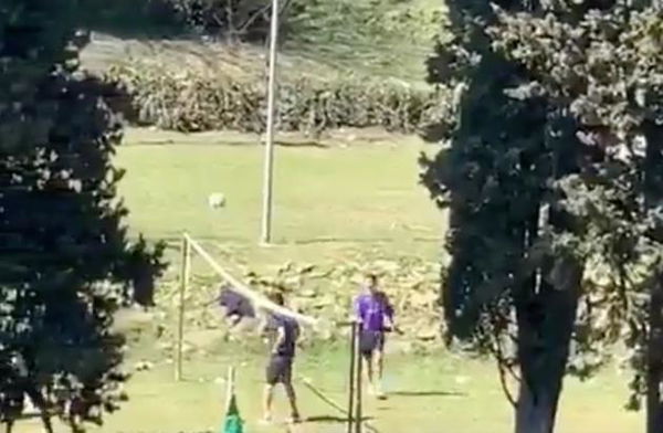 La fake news dei figli di Renzi che giocano con gli amici in barba alla quarantena, l’ex premier: «Denuncio»