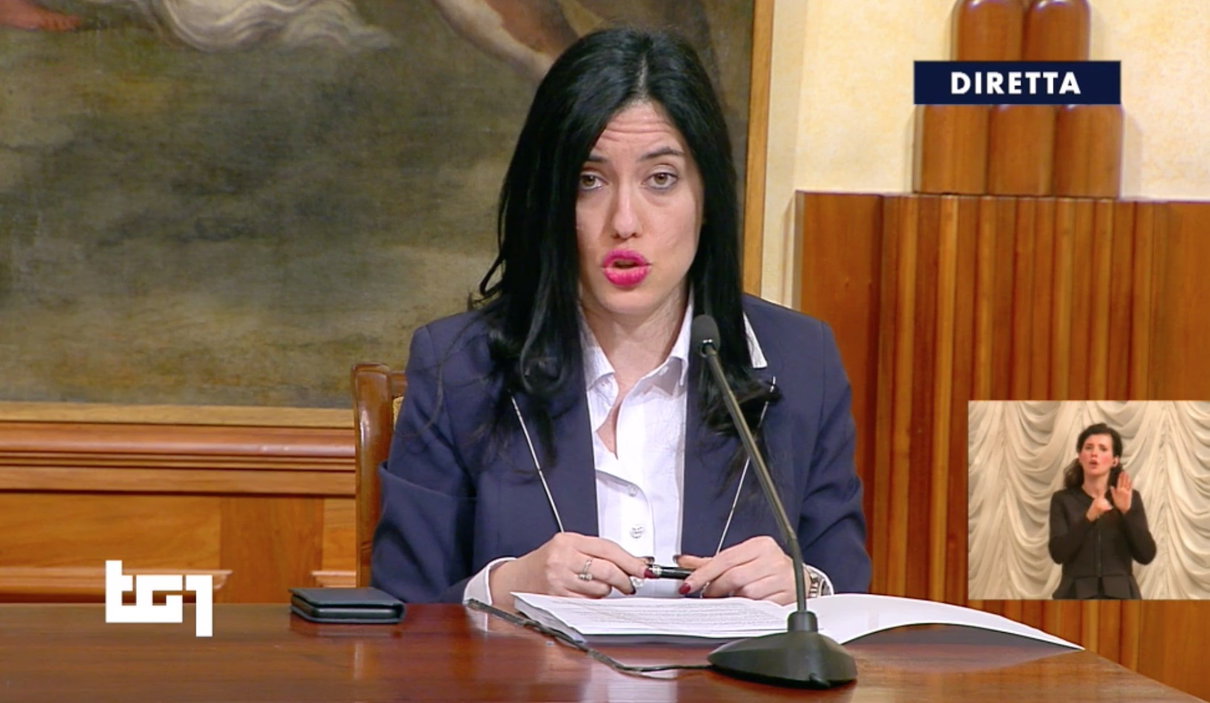 La resa di Azzolina sul ‘vetusto’ apparato delle graduatorie: «Chiedo scusa ai precari, non riusciamo a gestire un milione di domande cartacee» article-post