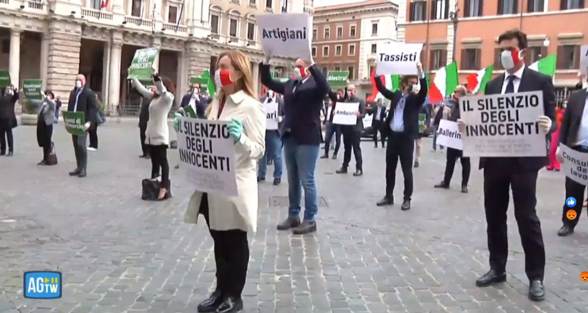 Meloni e FdI manifestano davanti a Palazzo Chigi per dire basta ai Dpcm article-post