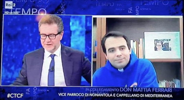 La Pasqua di passione dei migranti in mezzo al mare: «Uno dei quattro barconi si è già ribaltato»